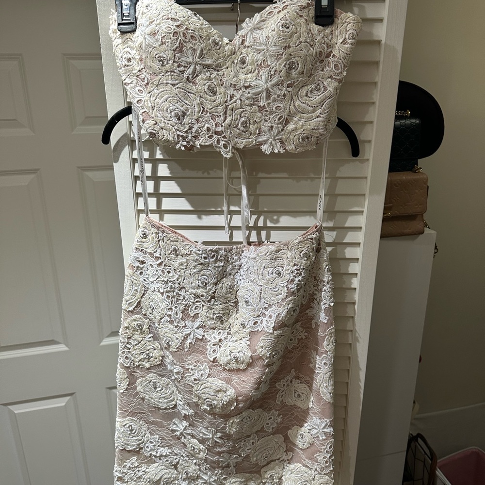 Beautiful set of off-white embroidered pencil skirt and top - size 4 worn once!